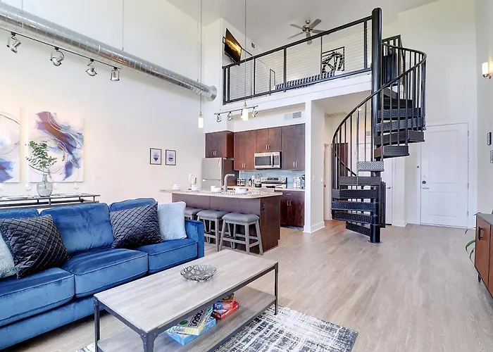 2 Story Loft With Mountain & Views-king Bed & Parking 4011 Ferienhaus