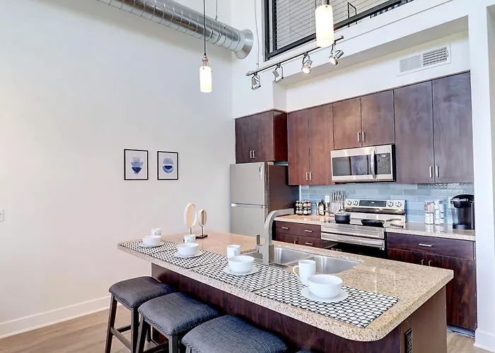 2 Story Loft With Mountain & Views-king Bed & Parking 4011 Ferienhaus *