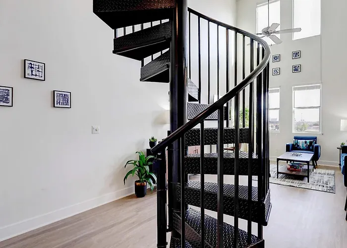 2 Story Loft With Mountain & Views-king Bed & Parking 4011 Ferienhaus Phoenix