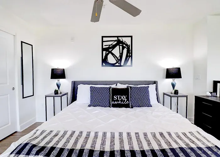 2 Story Loft With Mountain & Views-king Bed & Parking 4011 Ferienhaus *