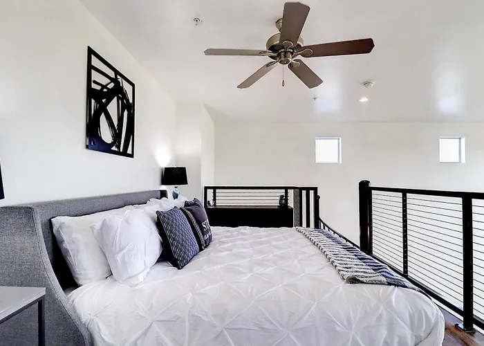 Ferienhaus 2 Story Loft With Mountain & Views-king Bed & Parking 4011