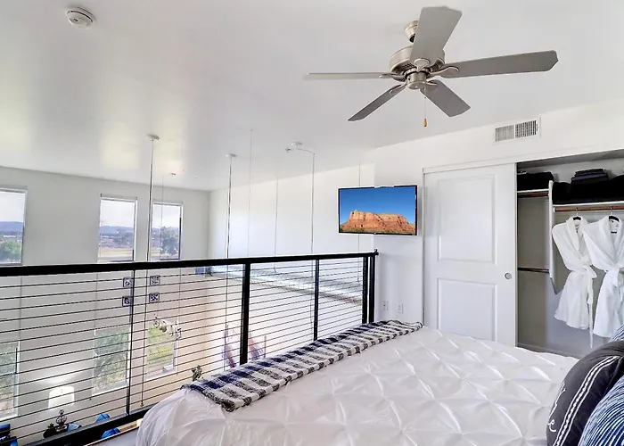 2 Story Loft With Mountain & Views-king Bed & Parking 4011 *