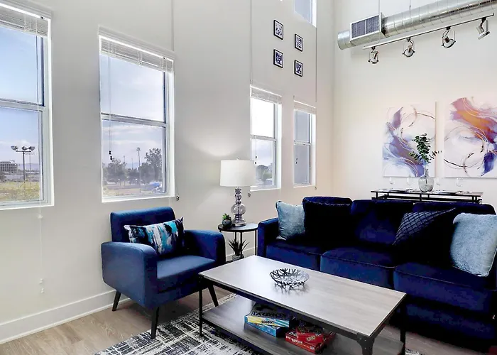 2 Story Loft With Mountain & Views-king Bed & Parking 4011