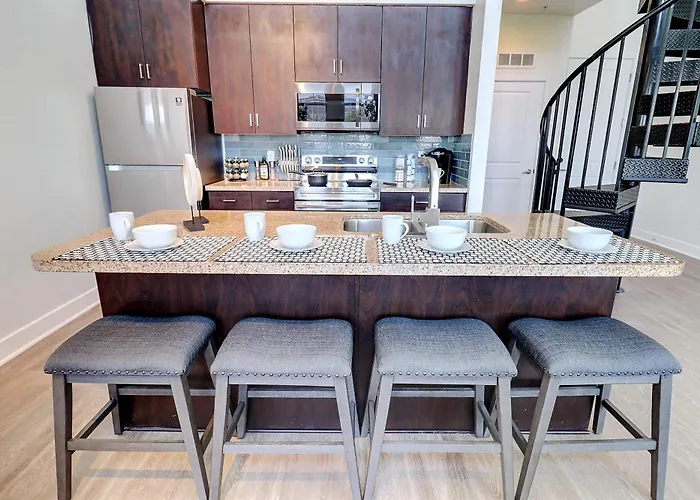 2 Story Loft With Mountain & Views-king Bed & Parking 4011 Phoenix