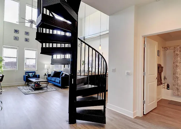 2 Story Loft With Mountain & Views-king Bed & Parking 4011 Ferienhaus
